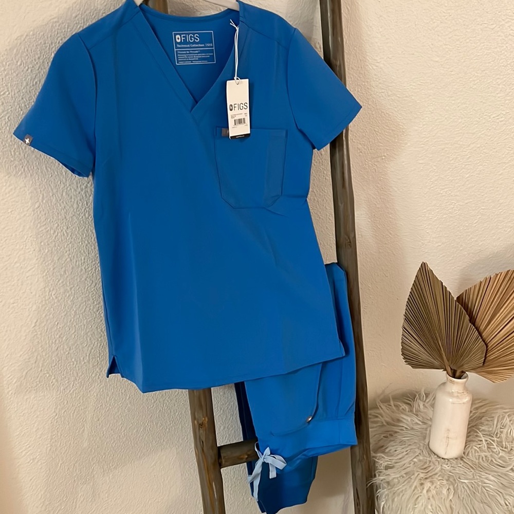 FIGS Scrubs Capri Blue joggers